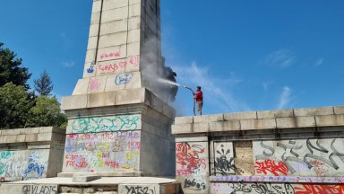 ПарламентътДора Янкова Зафиров стоя на масата с Путин Лукашенко Ким