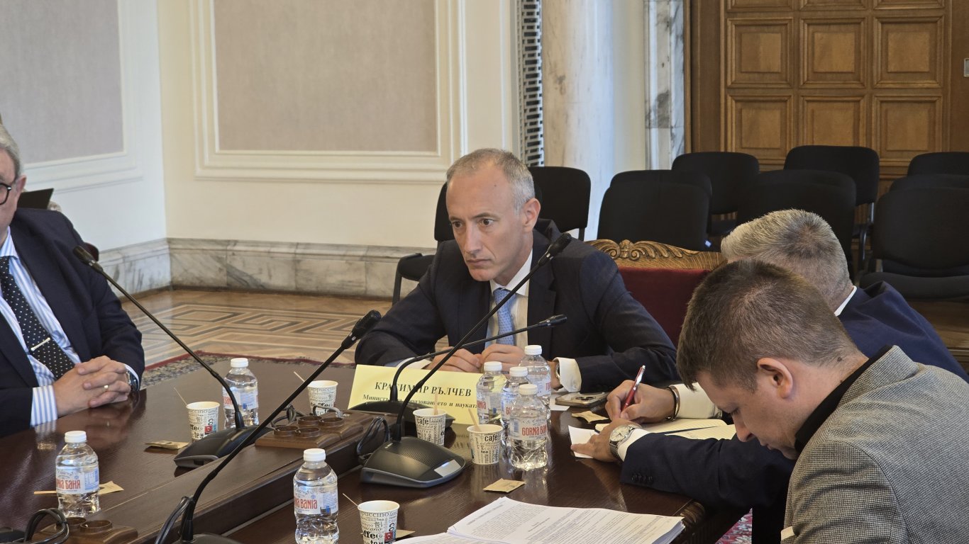 "Какво е ток, топлина, съпротивление и ват": МОН пуска модели с промените на НВО по математика за 7 клас