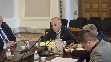 Всички учебници от общообразователната подготовка са безплатни и учениците купуват