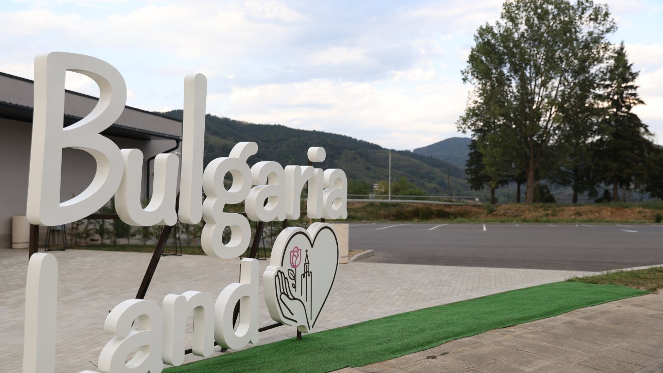 Най-големият макет в Европа може да бъде видян край Правец (снимки)