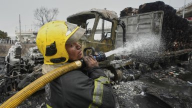 Зарядна станция за електромобили се взриви в Индия, има жертви (видео)
