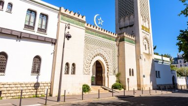 Чужденци поставили свинските глави пред джамии в Париж, за да "предизвикат напрежение"