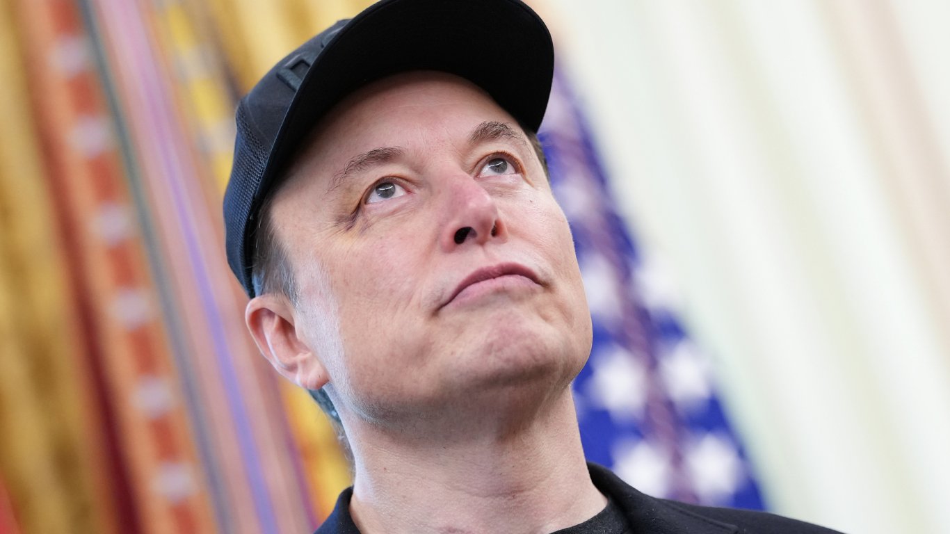 Стойността на акциите на SpaceX намалява след първоначално предлагане