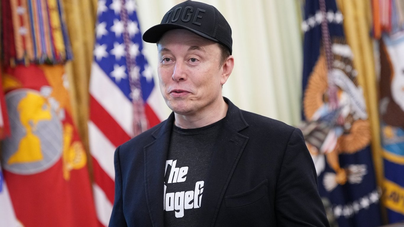 Илон Мъск стартира Grokipedia - конкурент на Wikipedia