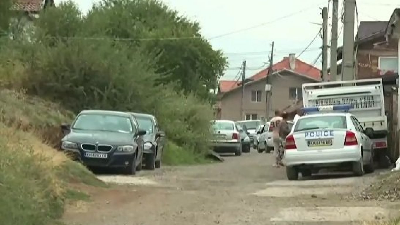 Хванаха мъжа, убил жена си край Дупница, при ареста опитал да се самоубие с нож в гърлото