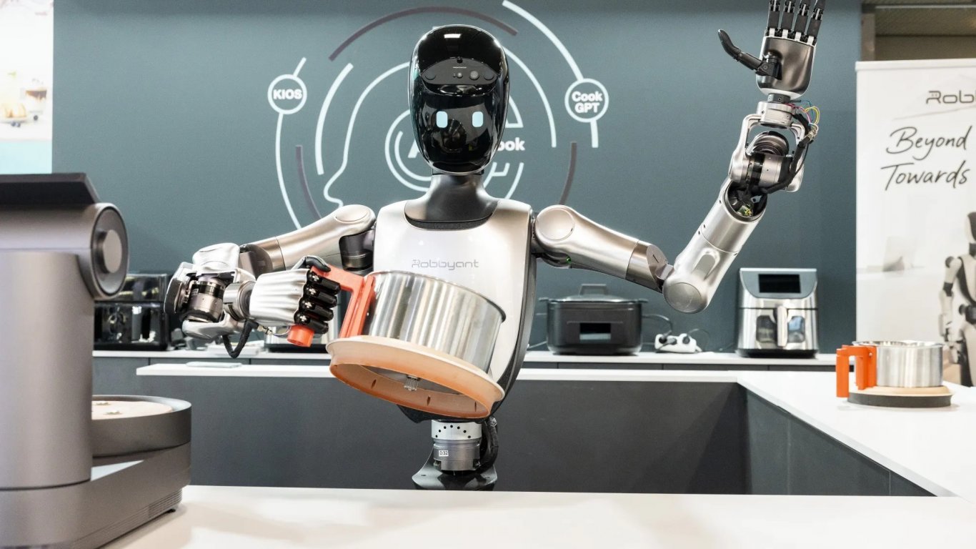 Китай навлиза в ерата на хуманоидните роботи с новия Ant Group R1