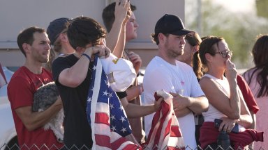 Роднини поддръжници и сподвижници на американския десен активист Чарли Кърк