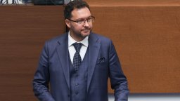  Митов: Химикалката за смяна на министри и преговори е в премиера