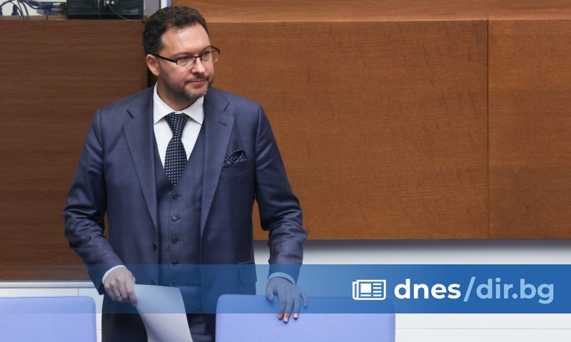 Химикалката за смяна на министри и преговори е в премиера,