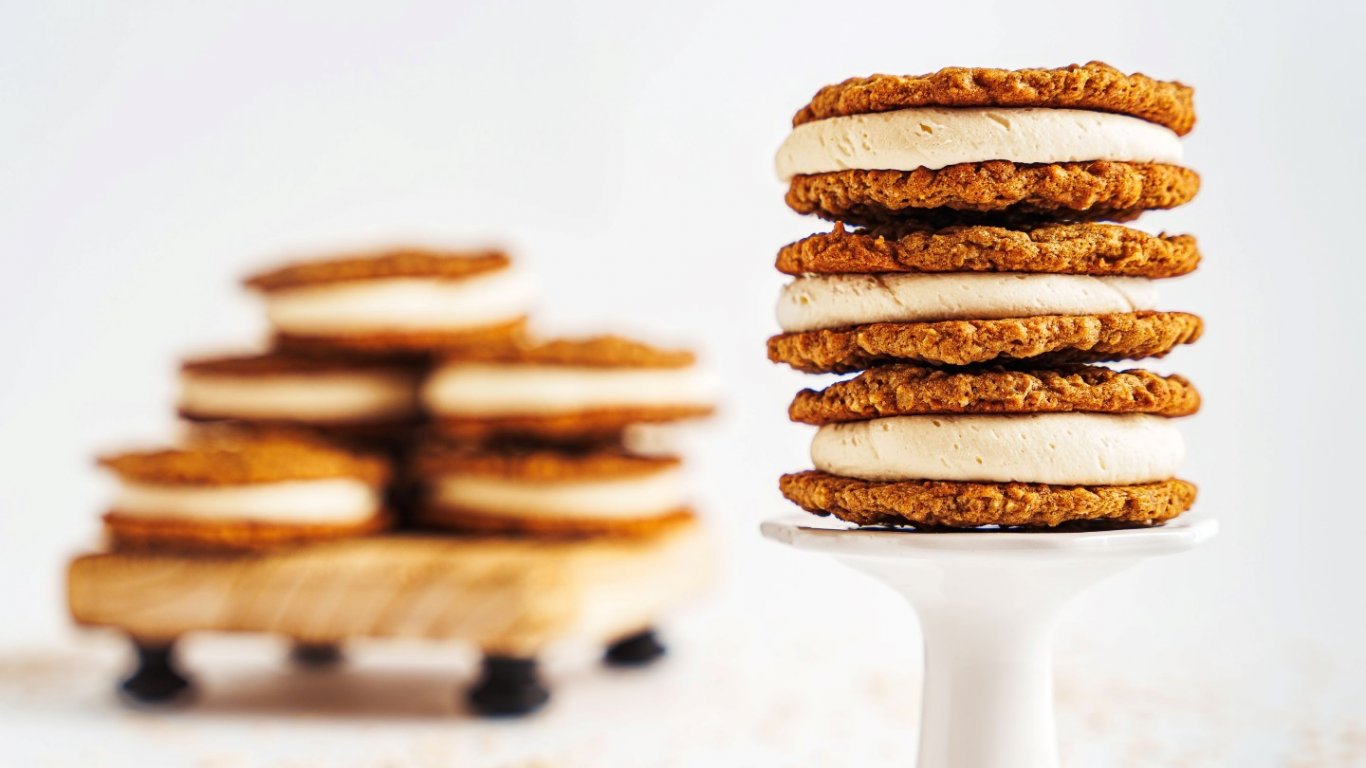 Домашни овесени сандвич бисквитки с ванилов крем