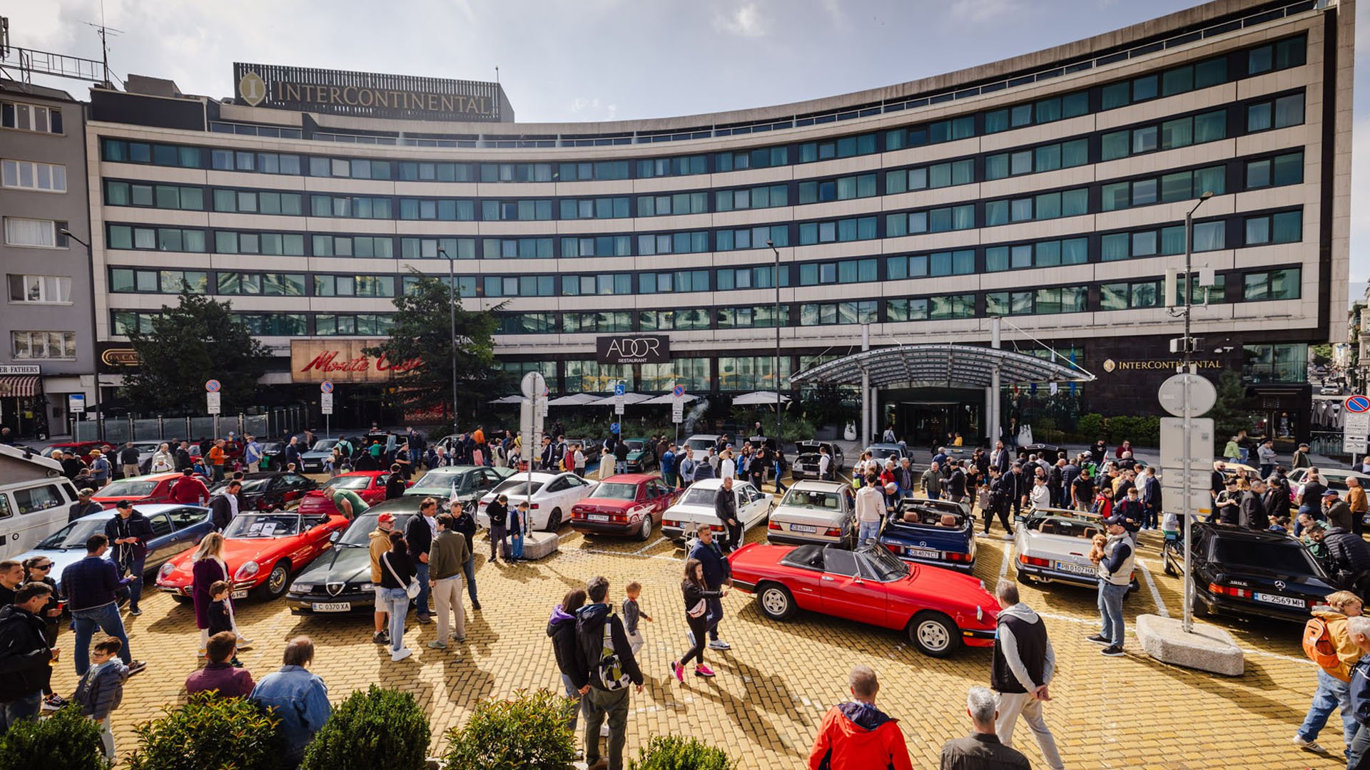 Пети Авто-Ретро Салон и Парад на площад „Народно Събрание“ 