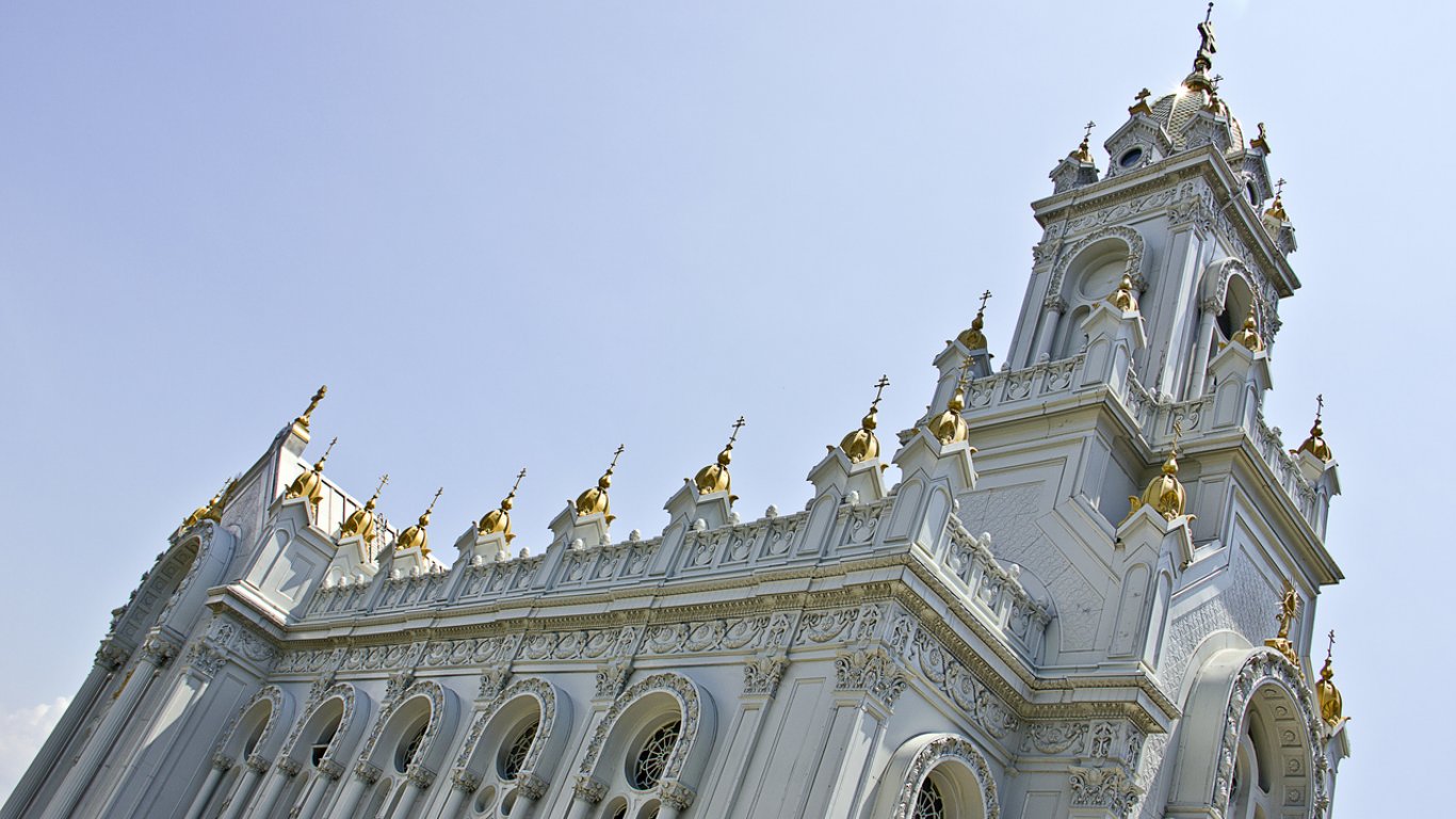 Елементите, тежащи 500 тона, са изработени във Виена между 1893 и 1895 г. и са откарани по железницата до Триест, а оттам с параходи до Цариград