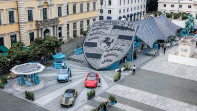 Porsche показва новите си модели под герба на марката