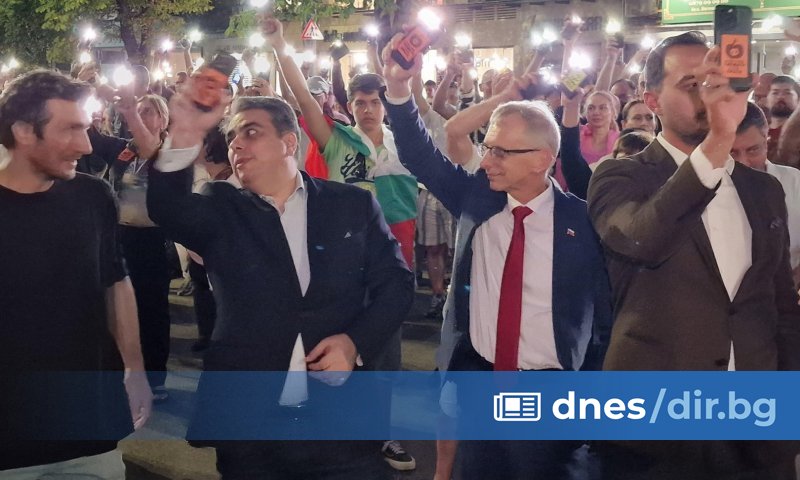 Протестиращи блокираха движението пред Съдебната палата в София с искане