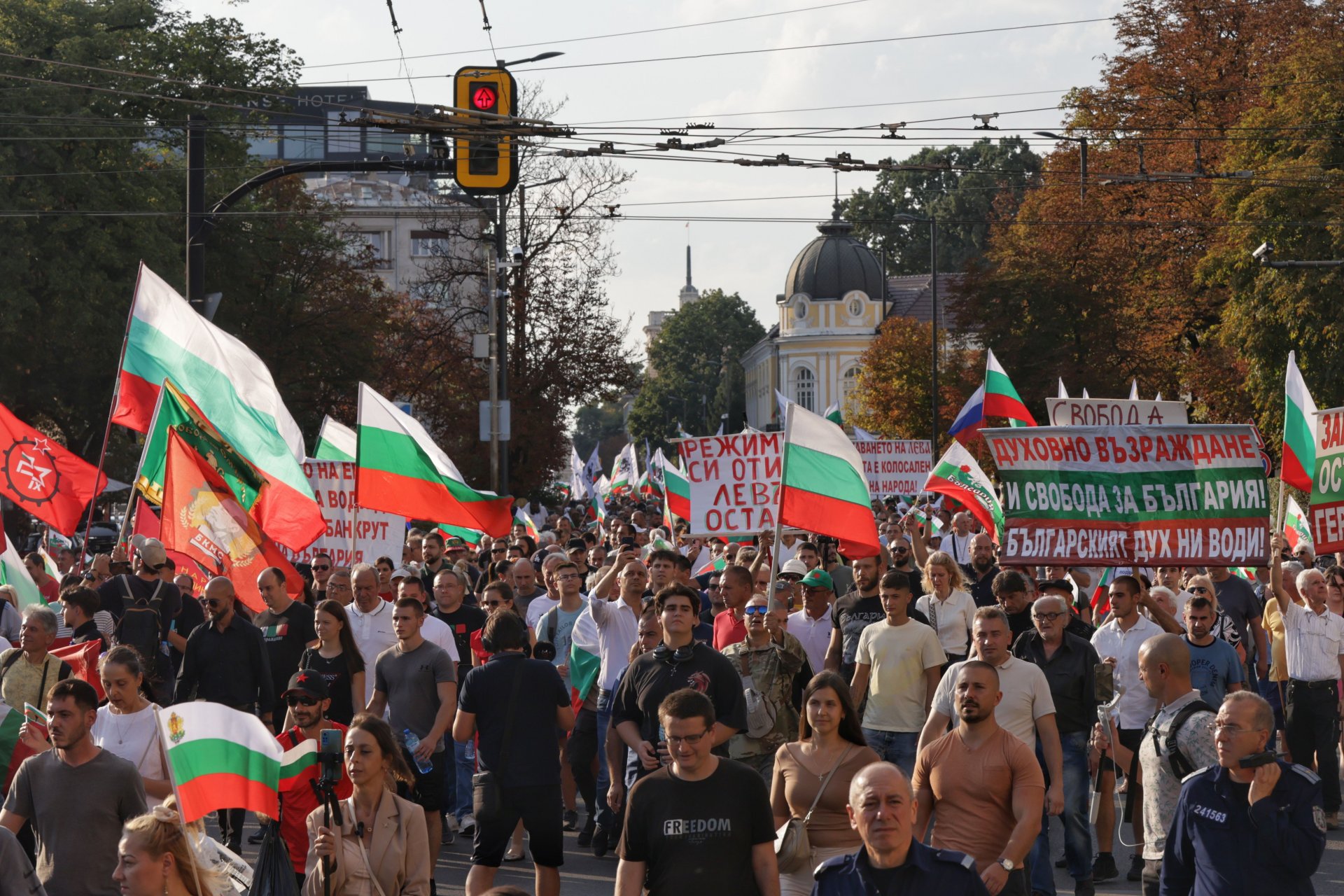 Протестиращите преминаха в шествие по централните улици на столицата