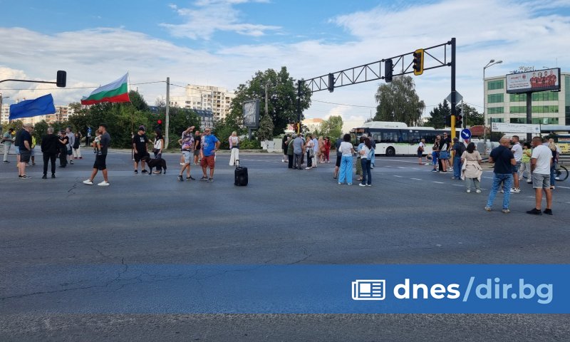 Жители на столичния квартал  протестират с искане за оставка