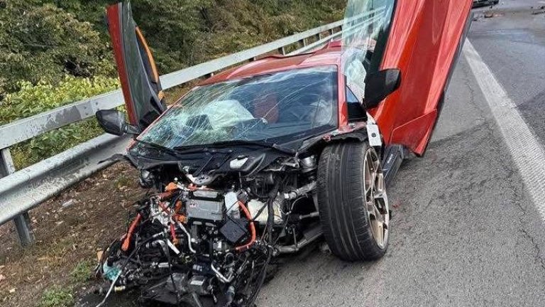 Катастрофа с 2 жертви в Прохода на Републиката, шофьор съсипа бутиково Ламборгини (снимки)