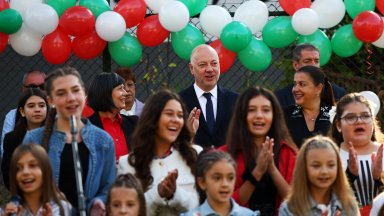 За учителите и за училищата е направено много в последните