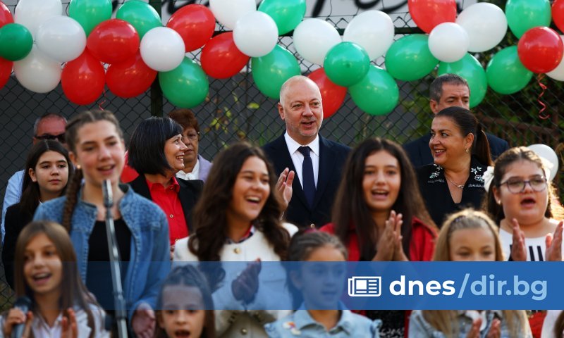 За учителите и за училищата е направено много в последните