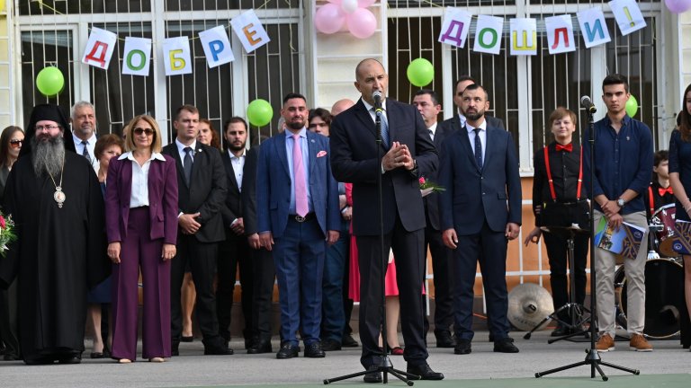 Президентът откри учебната година в Първа английска езикова гимназия в София (снимки)