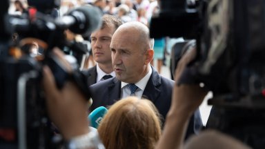 Президентът Румен Радев обяви за обречен петия вот на недоверие