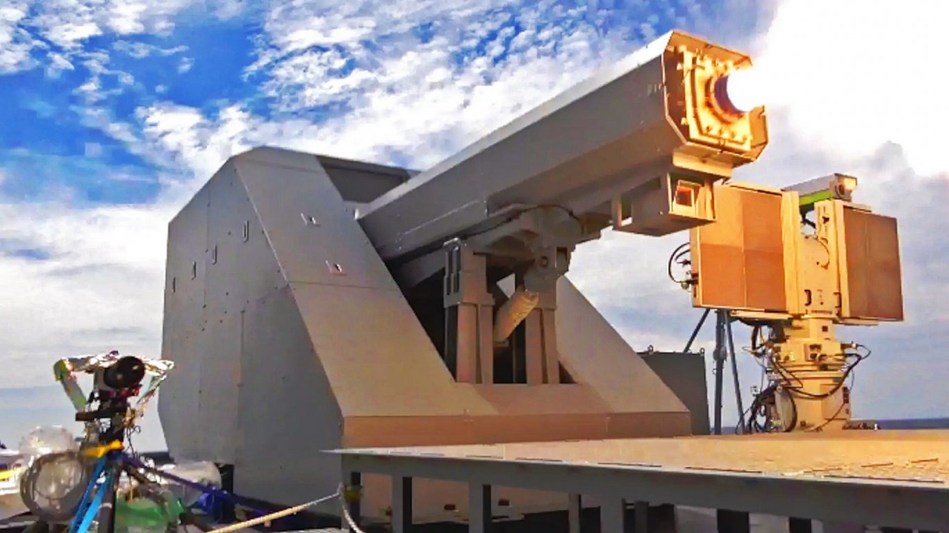 За първи път: Японски военен кораб стреля с електромагнитно релсово оръдие