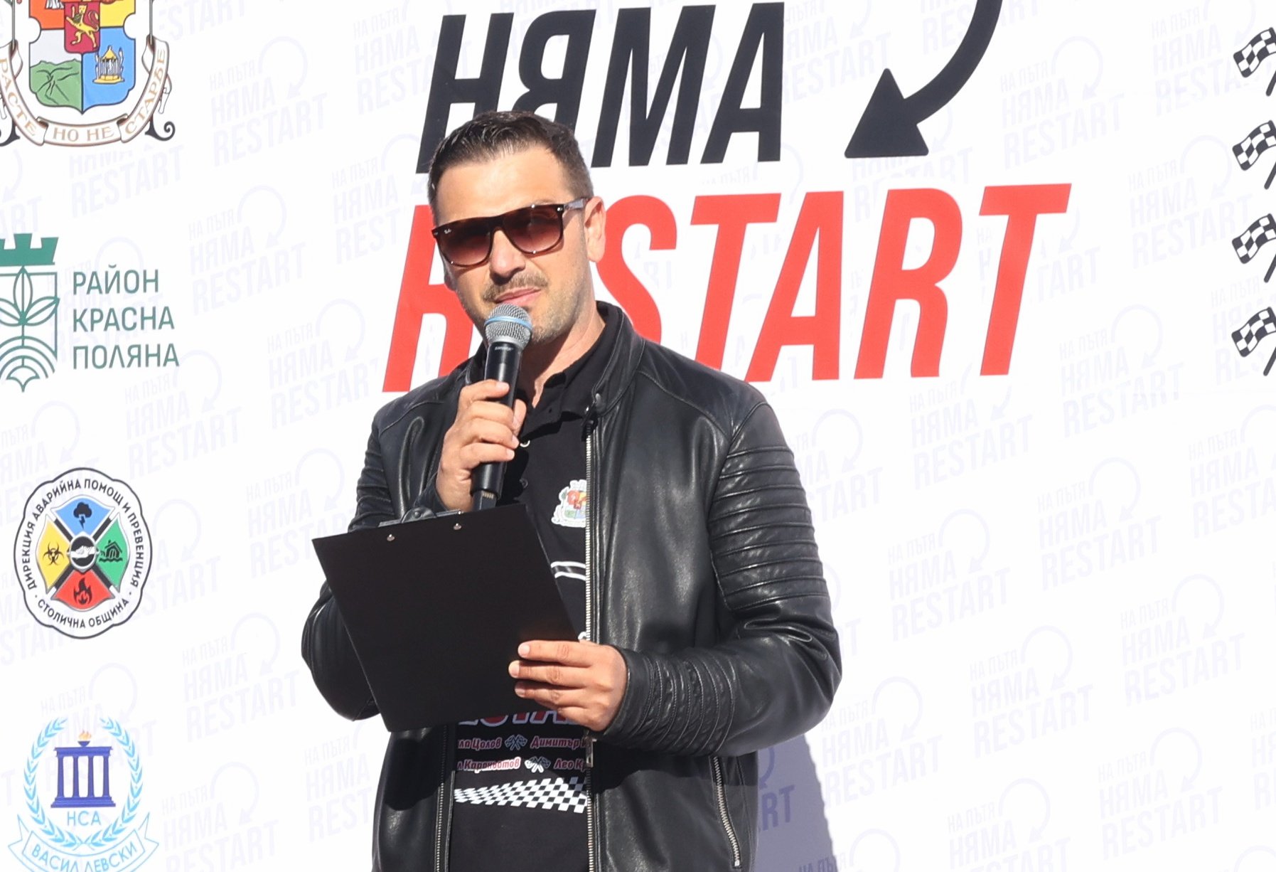  Актьорът Александър Сано - водещ на събитието 