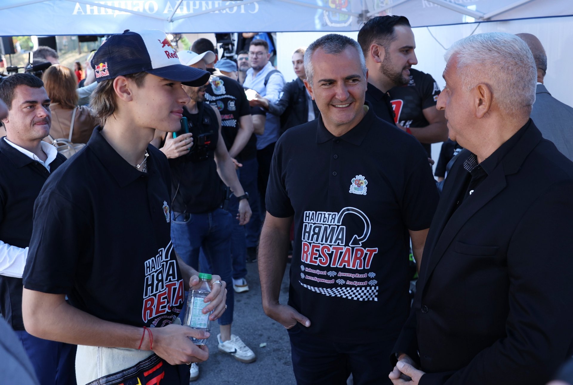  Състезателят от Формула 3 Никола Цолов (вляво) и рали състезателят Димитър Илиев (в средата) 