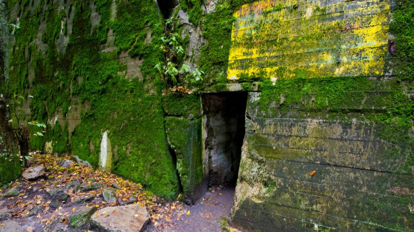 Изоставеният подземен град на нацистите, скрит под красиво малко село