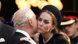 Кейт Мидълтън се е превърнала в "гръбнака" на британската монархия