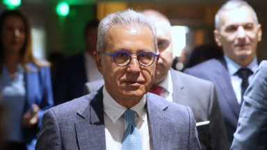 Обвинение в плагиатство беше отправено от парламентарната трибуна в началото