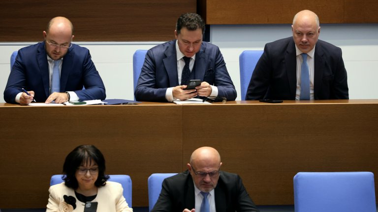 На живо дебатите по вота: Опозицията - "идете си", ДПС-НН - ние сме "жокерът" за избори