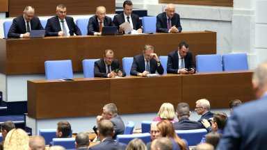 След 7 часа дебати: Опозицията обвини МВР във всички смъртни грехове, мнозинството: Този вот е кух