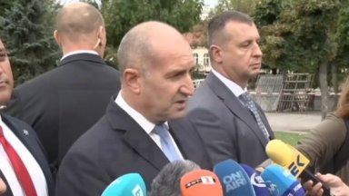 Президентът РадевНа живо дебатите по вота Опозицията идете си