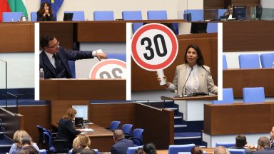 ПП-ДБ връчи на Митов табела за 30 км/ч, той: МВР не поставя пътни знаци