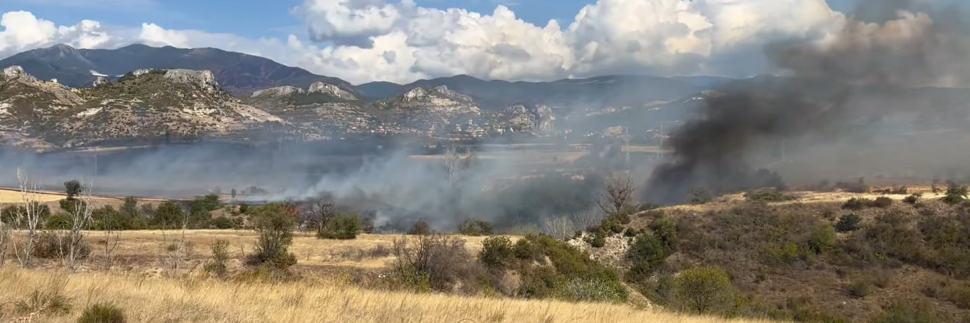 Пак пламна край Илинденци в община Струмяни, локализираха пожар при Кресненското дефиле (видео)