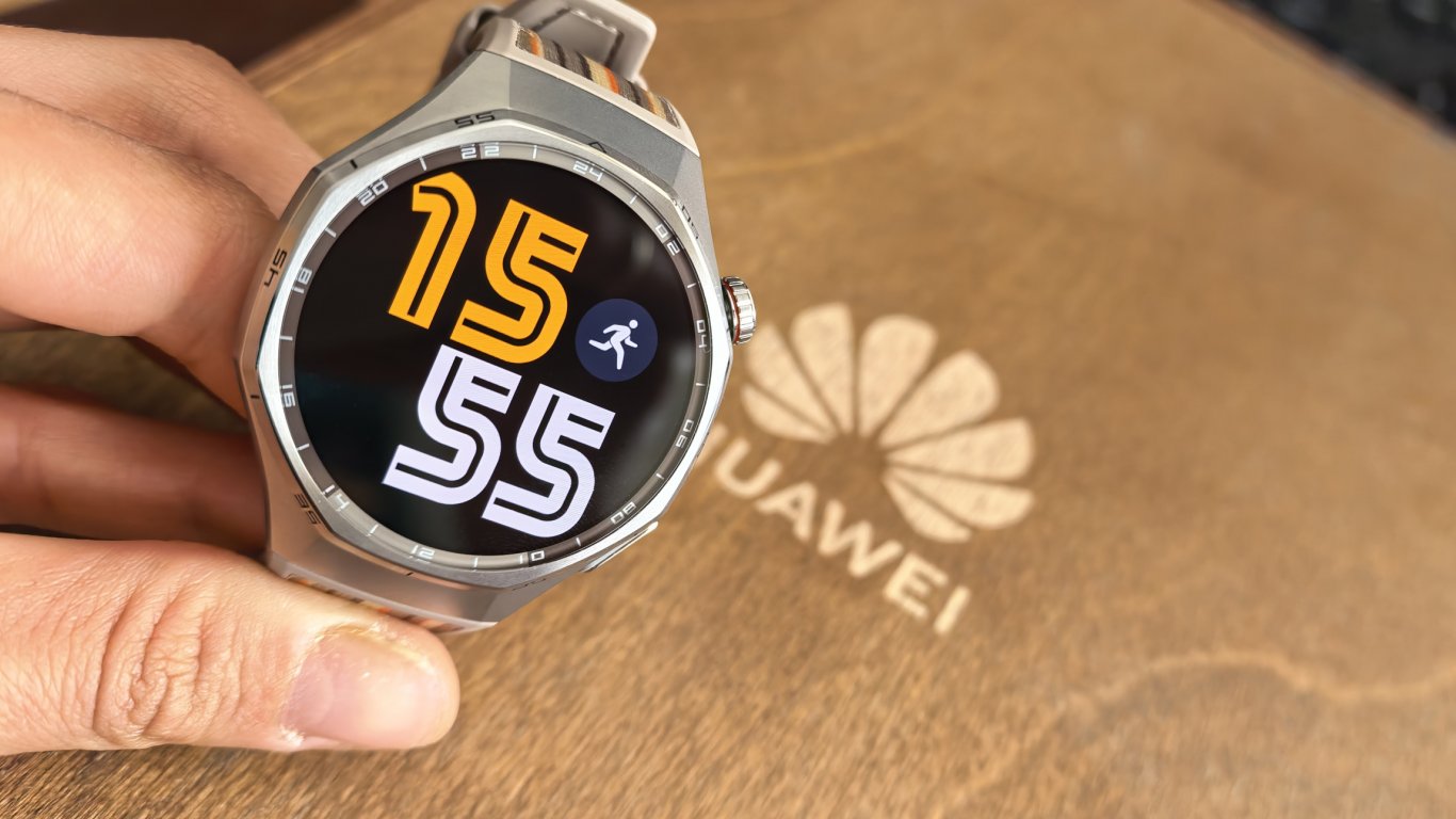 Ревю: Кой е новият ни фаворит за смарт часовник на годината