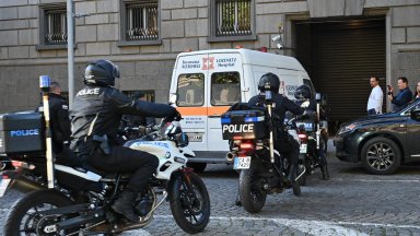 при охрана на парламента тази сутрин е бил интубиран на