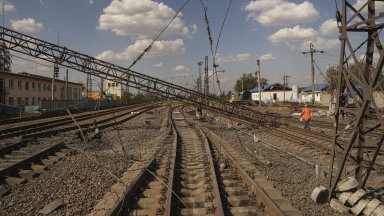 Петима души бяха ранени при руски удари срещу железопътна инфраструктура