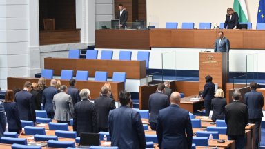 Минута мълчание в НС за починалия, ДПС-НН към ПП-ДБ: Убихте доблестен полицай  