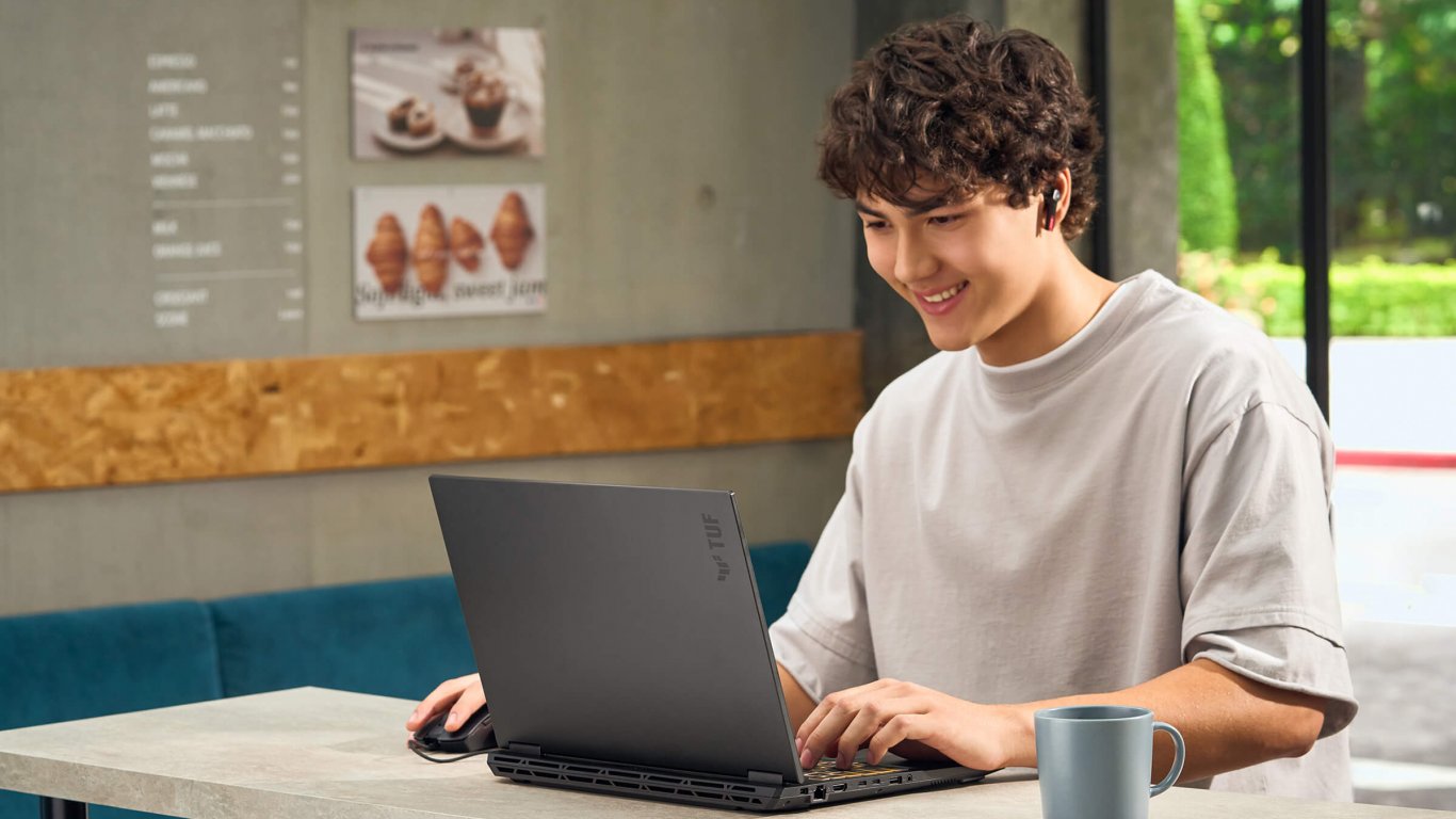 Действително ли учениците се нуждаят от геймърски лаптоп?