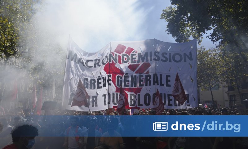 ФранцияМащабни протести срещу Макрон обхванаха цяла Франция, 80 000 полицаи