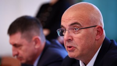 Отнемат скоростно от Радев контрола над шефовете на спецслужби
