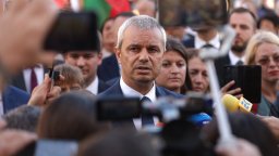 Лидерът на "Възраждане" поиска незабавна оставка на правителството и нови избори