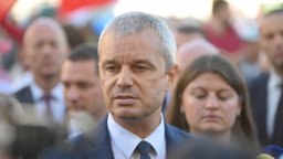 Костадин Костадинов поиска оставката на Васил Терзиев