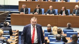 Разговорите за промяна в коалиционната формула се отлагат