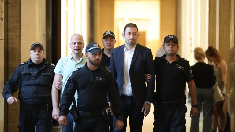 Бившият зам.-кмет на София Барбутов остава в ареста, бизнесменът Рафаилов излиза под гаранция