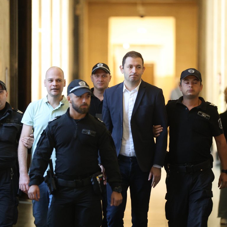 Бившият зам.-кмет на София Барбутов остава в ареста, бизнесменът Рафаилов излиза под гаранция