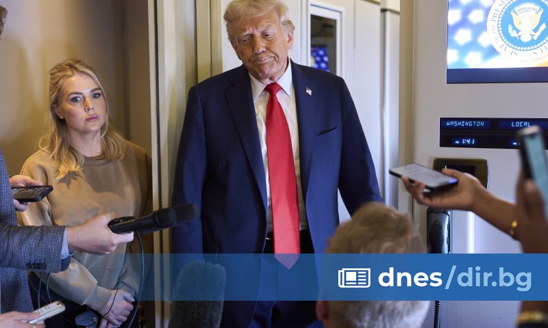 Американският президент Доналд Тръмп намекна, че телевизии, които го критикуват,
