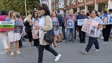 Час преди делото за смъртта на Сияна протестиращи се събраха